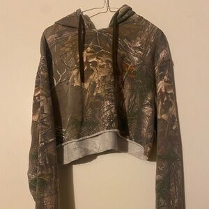 Camo Cropped Hoodie